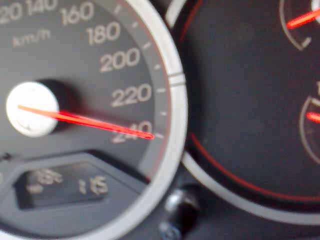 Tacho 240 km/h