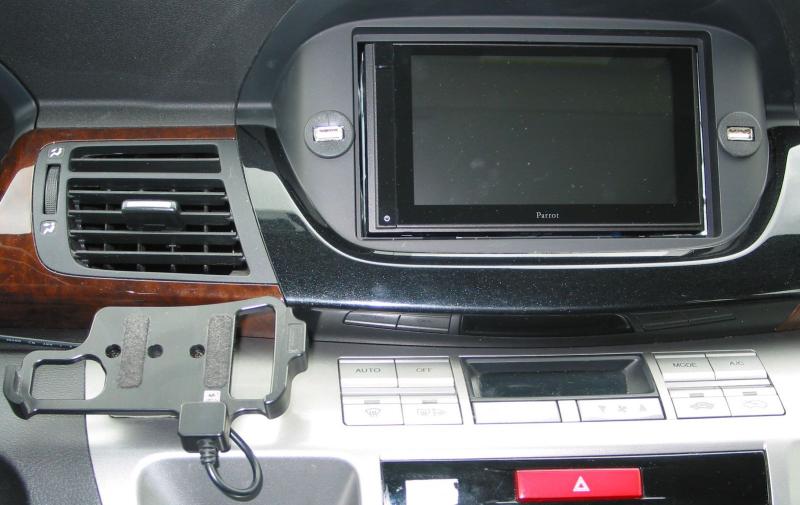 Parrot Asteroid SMART im Honda FR-V