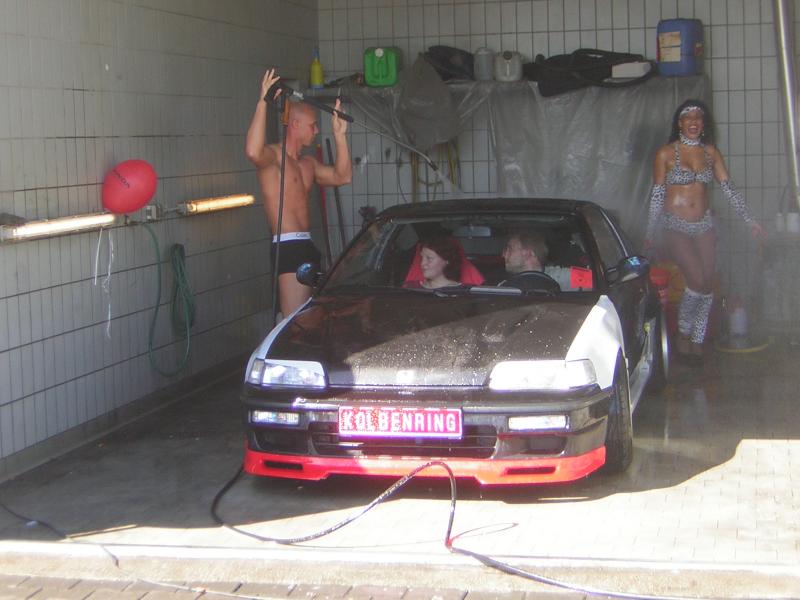 1. Honda Event Day (sexy Car Wash mit Kolbenring [als Fahrer] und Freundin [als Beifahrerin])