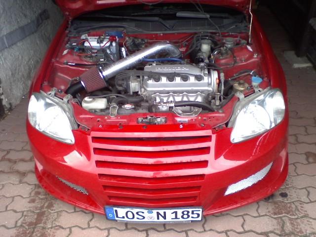 der motor mal 2.0 mit turboladeransatz und luft filter dazu noch stabis von M.A