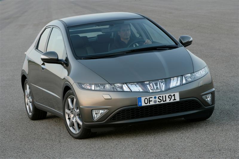 02_civic_front_3_4 (Medium).jpeg