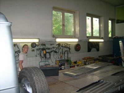 garage1.jpg