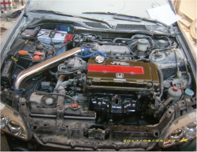 Motorraum.JPG