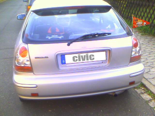 mein civic mit wimpel.jpg
