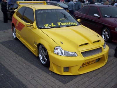 Honda Civic ZL-Tuning geel 1.jpg