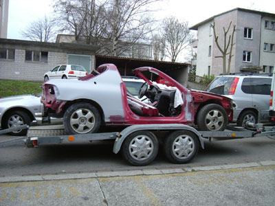 y Auto wird transportiert.jpg