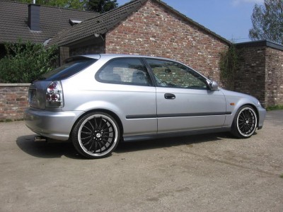 mein civic fake mit neuen felgen.JPG