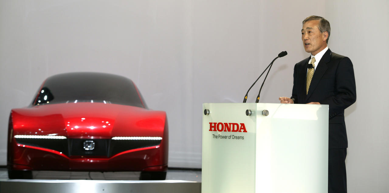 5578_CEO_Mr_Fukui_at_Geneva07.jpg