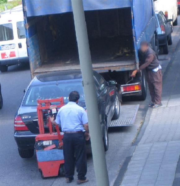 so klaut man ein auto schritt 3 (Medium).jpg