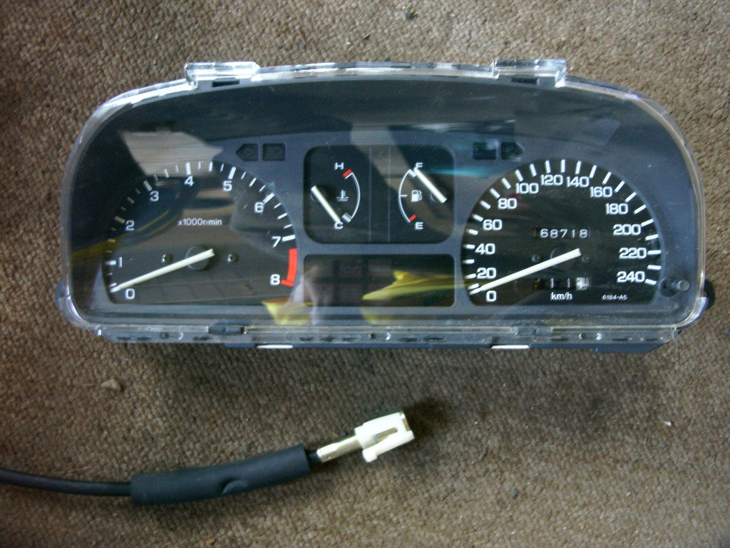 CRX ED9-Tacho.JPG
