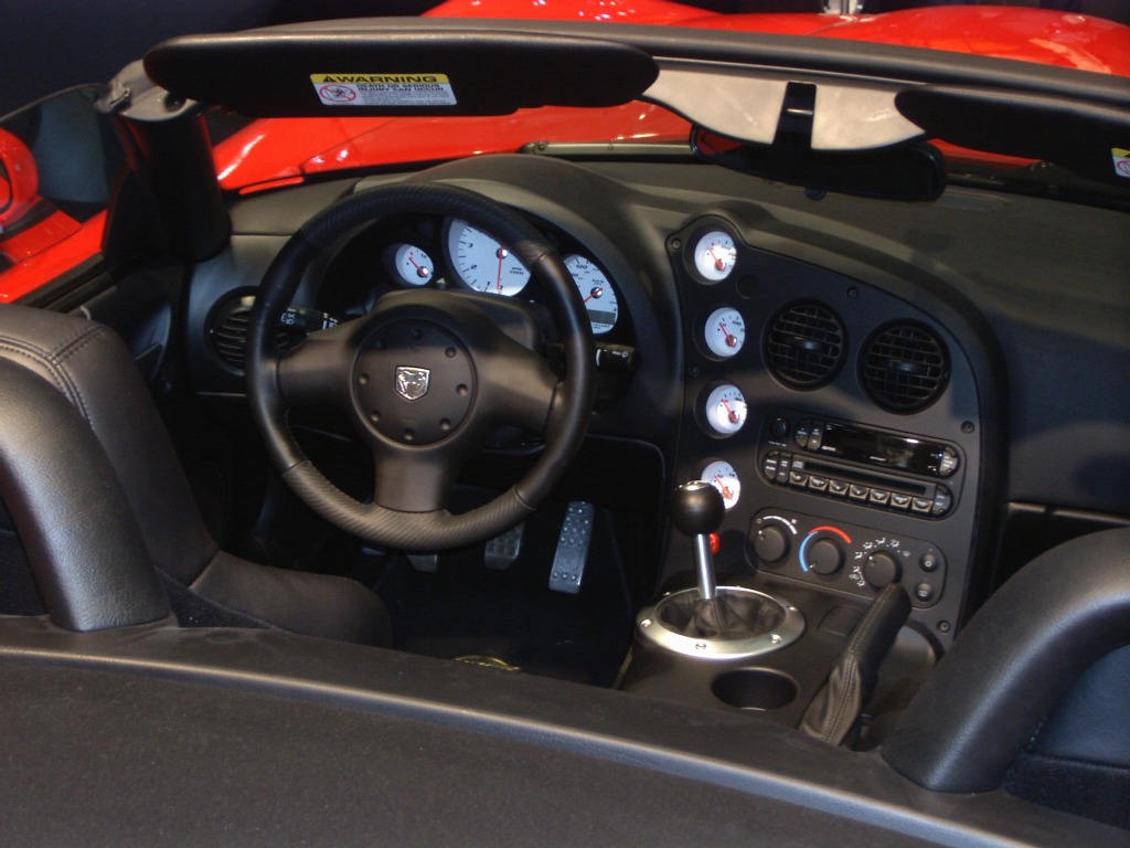 Dodge Viper SRT 10 innen.JPG