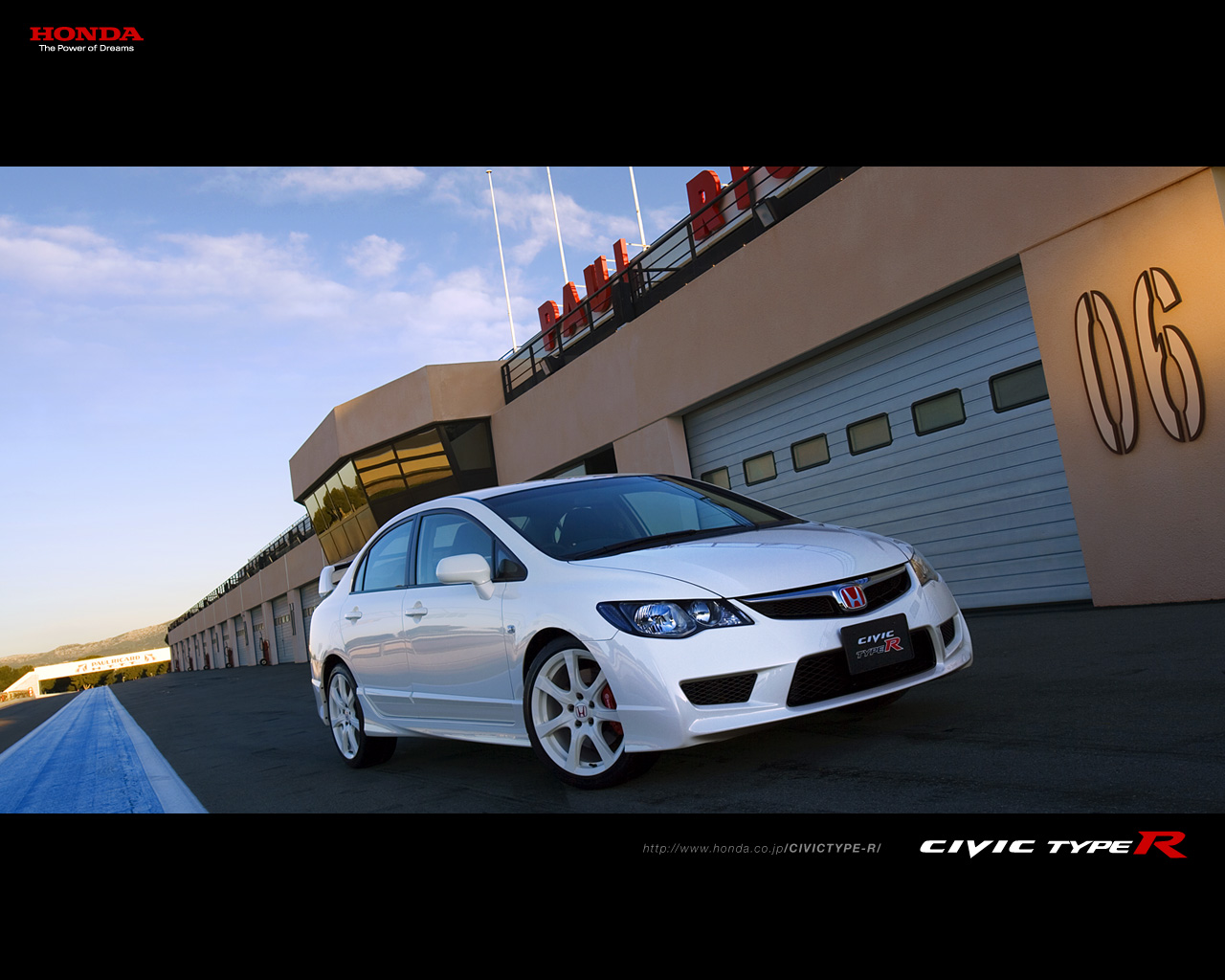 civicr-wall4-1280.jpg