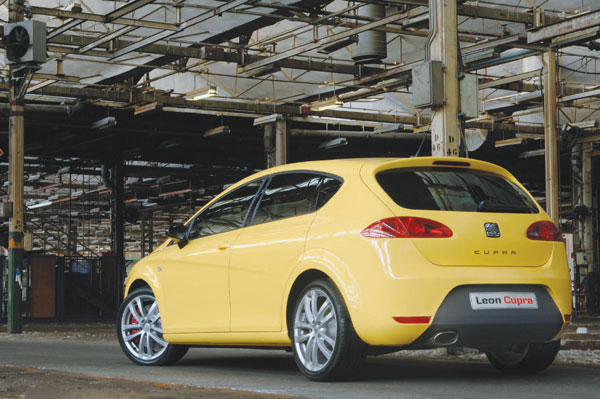 Seat-Leon-Cupra-hinten_high.jpg