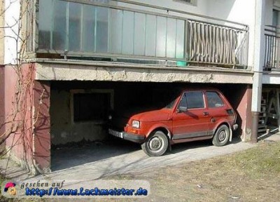 lustiges_bild_carport_in_der_neubausiedlung.jpg