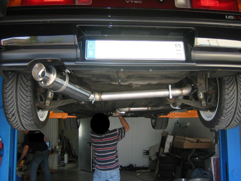 Einbau Auspuff EE8 004-A.JPG
