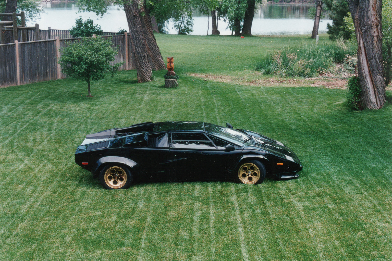 Lamborghini Countach black.jpg