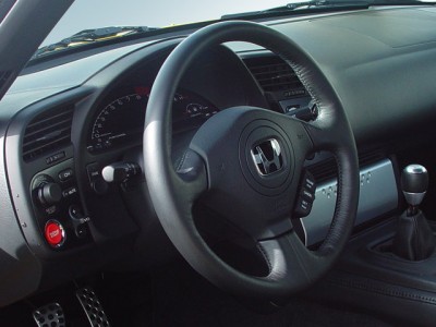 honda_s2000_6spdmt_2007_interior_steeringwheel_640x480.jpg
