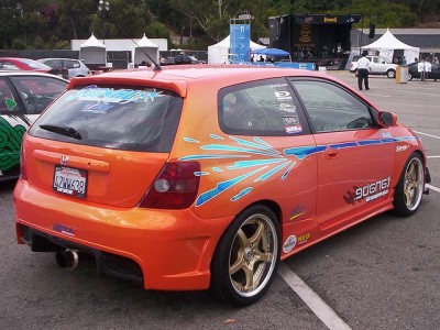 0510ht_07z+Honda_Civic_Si+Passenger_Side_Rear_View.jpg