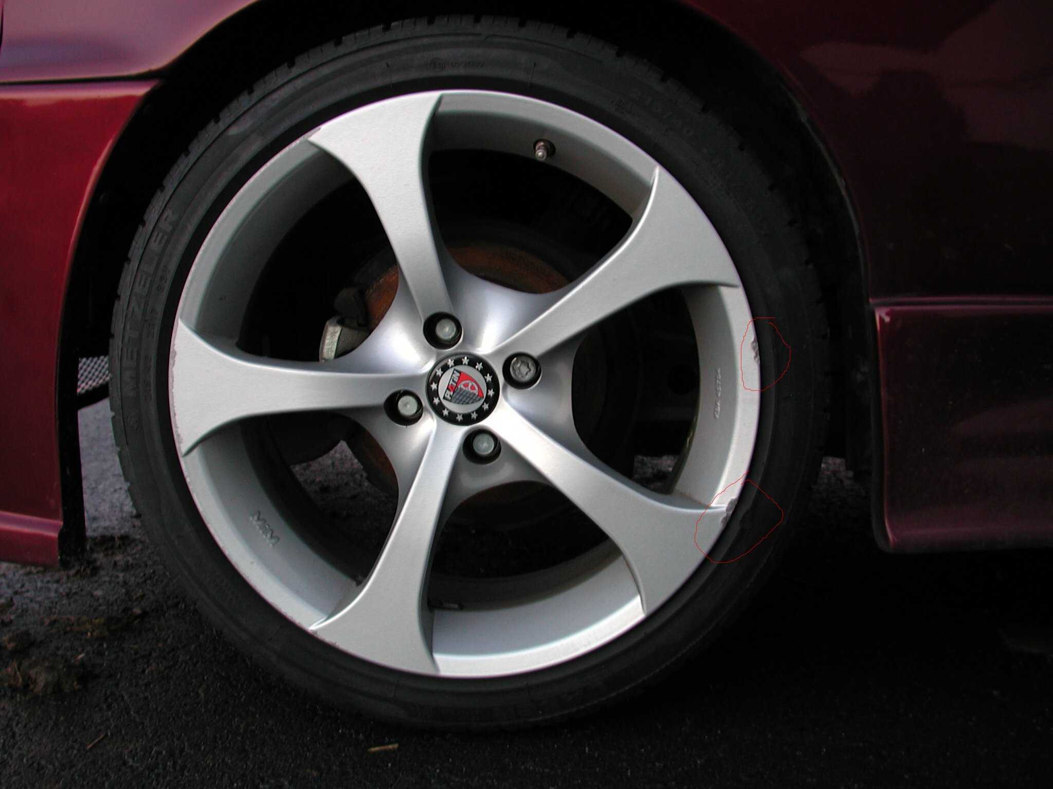 felge m. bordsteinschaden.JPG