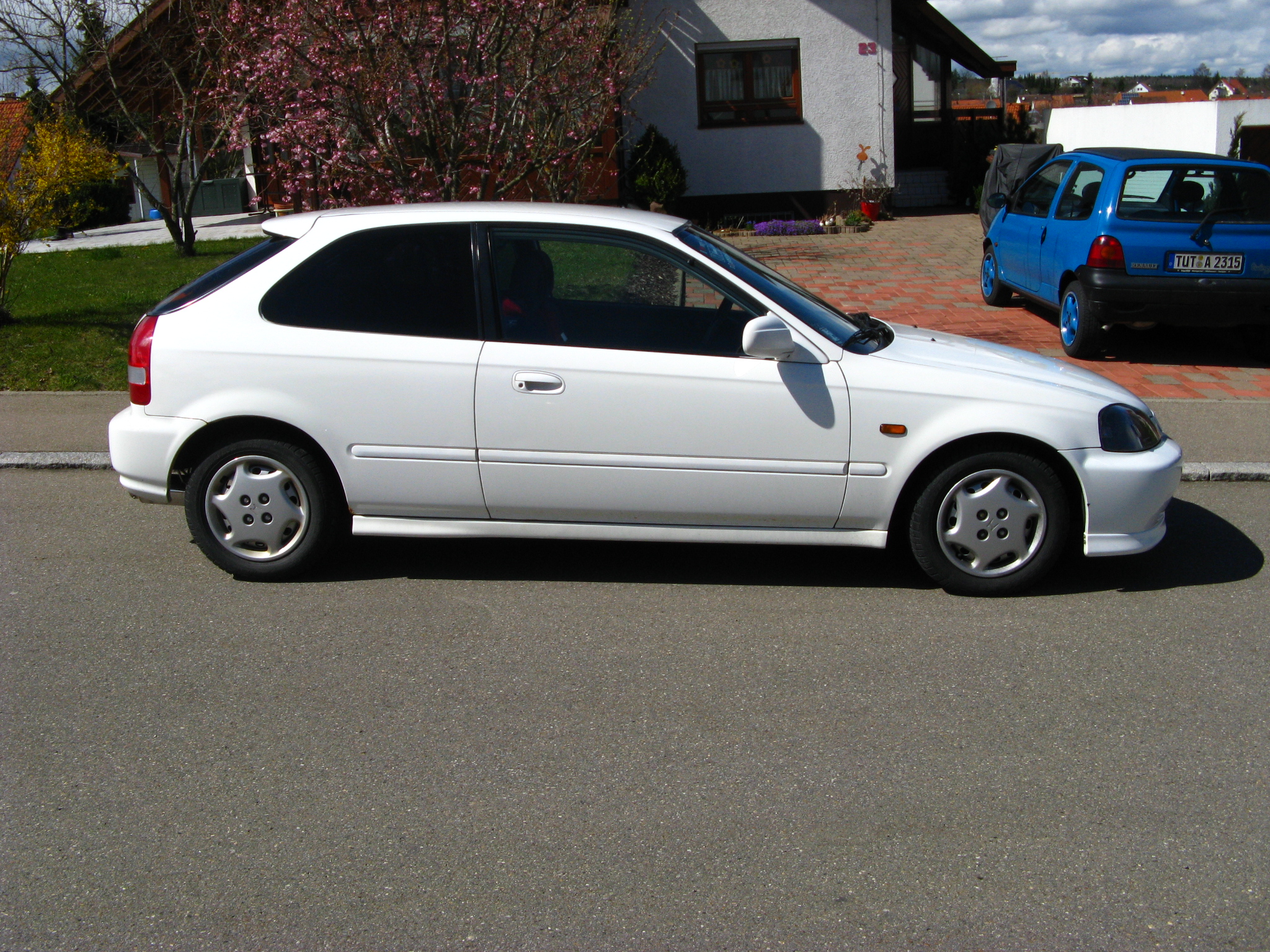 SRS Catback Exhaust vorm Haus 004.jpg