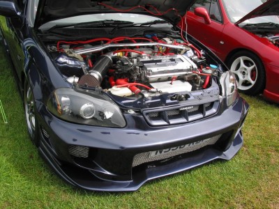 Civic Motorraum.jpg