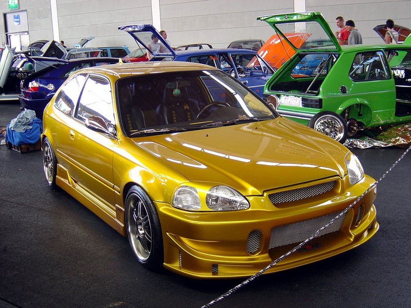Honda Civic (Gold).jpg