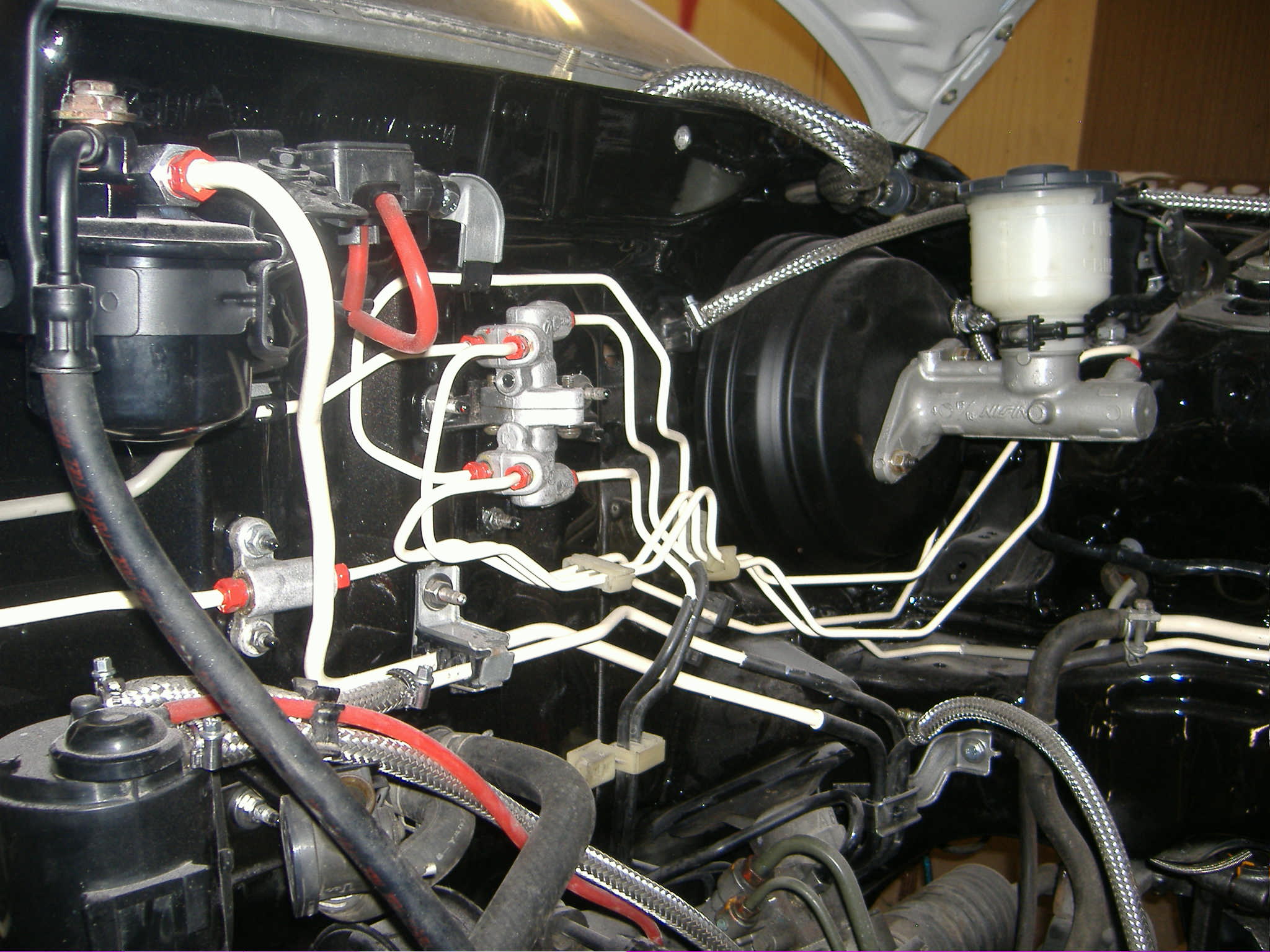 Motorraum fertig.JPG