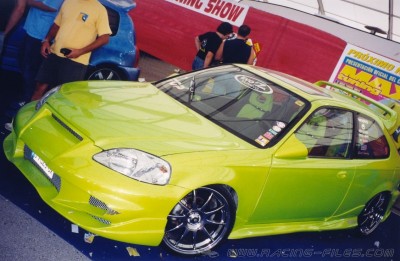 Honda Civic (Gelb).jpg