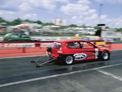 0206tur_02z+honda_civic_hatchback_drag+right_rear_view.jpg