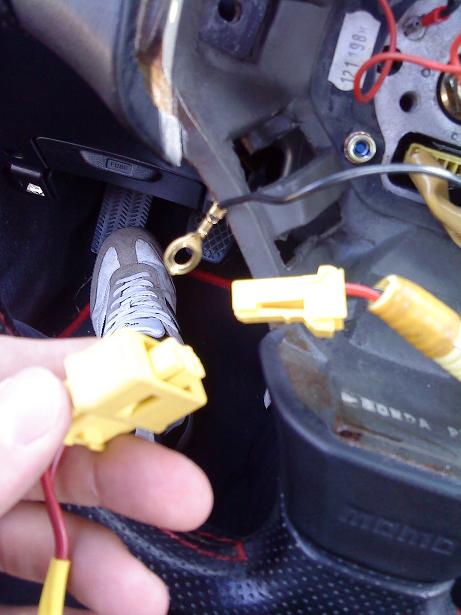 OEM Stecker vs ITR Momo Stecker.jpg