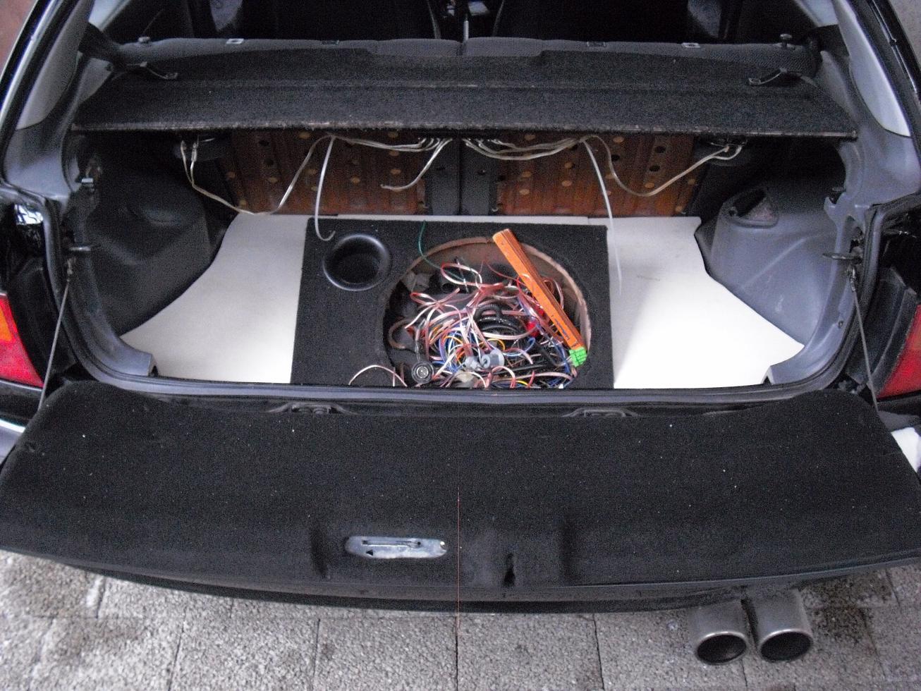Kofferraum 19.12.2009 1.JPG