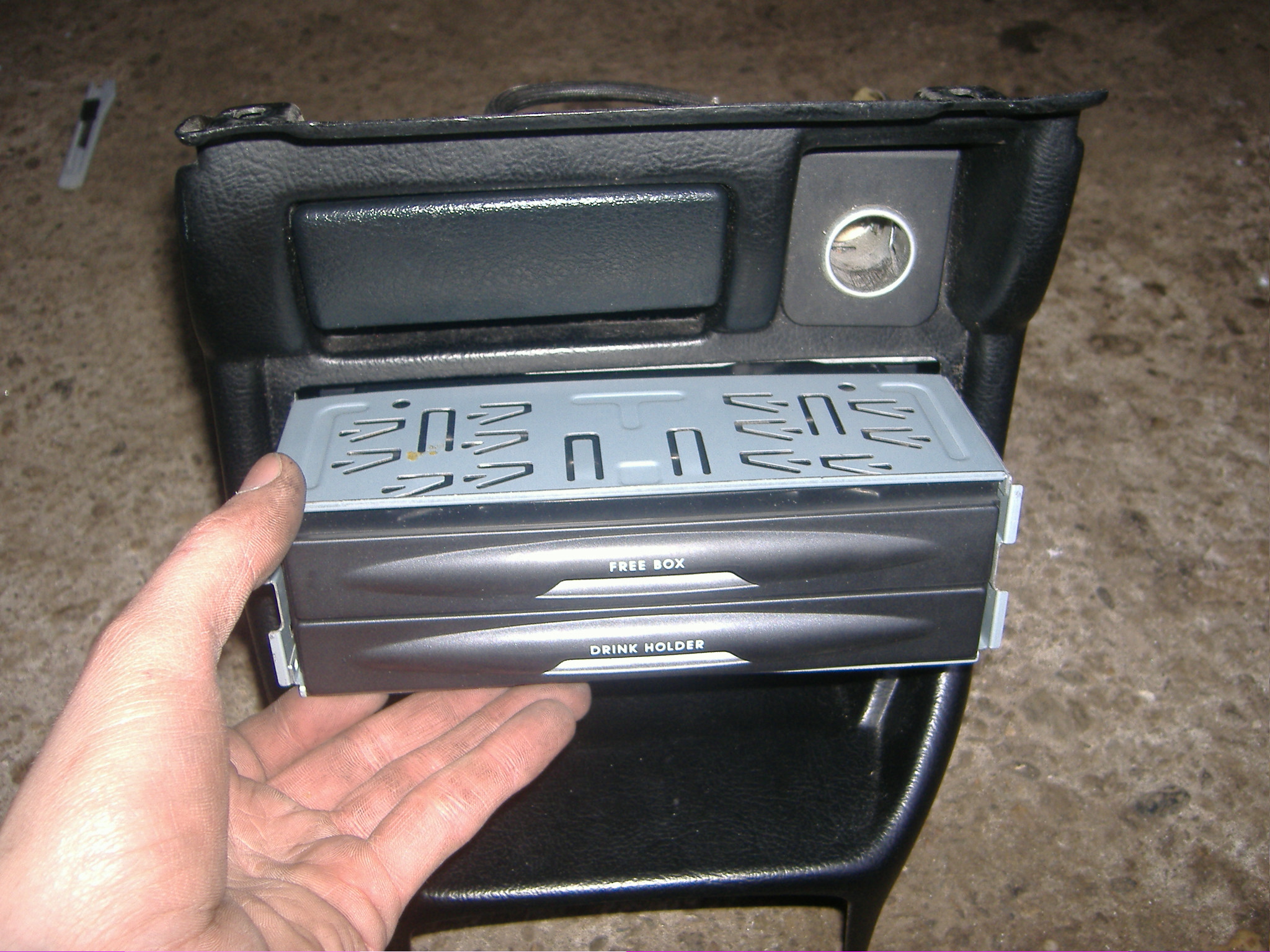 Einbau Cupholder (7).JPG