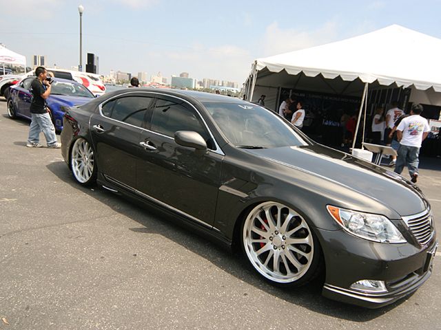 impp_0905_10_z+2009_toyota_owners_and_restorers_club+lexus_ls.jpg