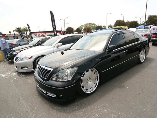 impp_0905_16_z+2009_toyota_owners_and_restorers_club+vip_style_lexus_ls.jpg