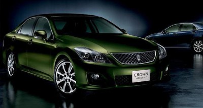 new_toyota_crown_athlete_front.jpg