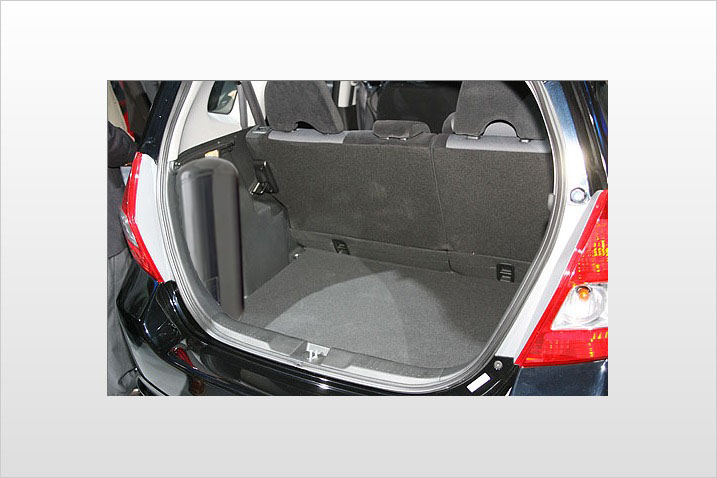2007_honda_fit_crg_06-de-as_1_717 copy.jpg