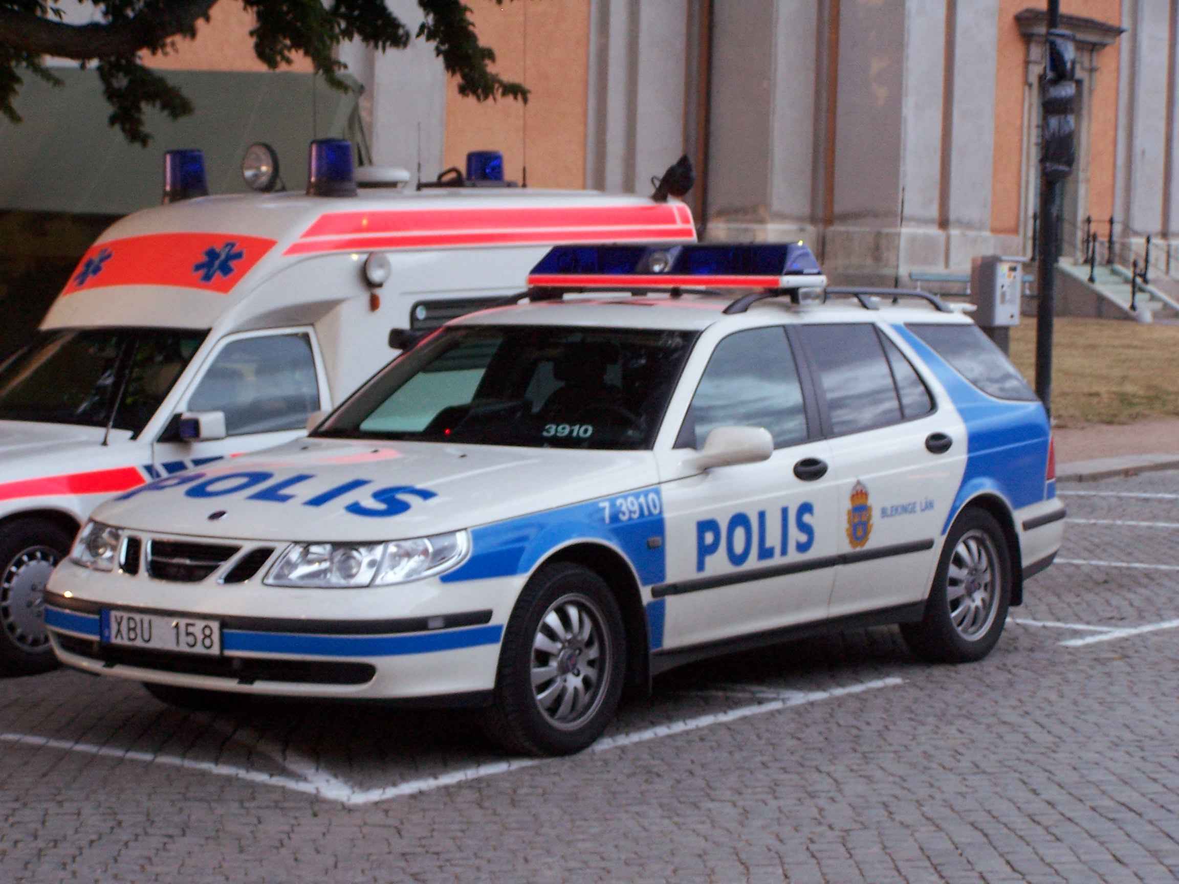 Swedish_police_car.jpg