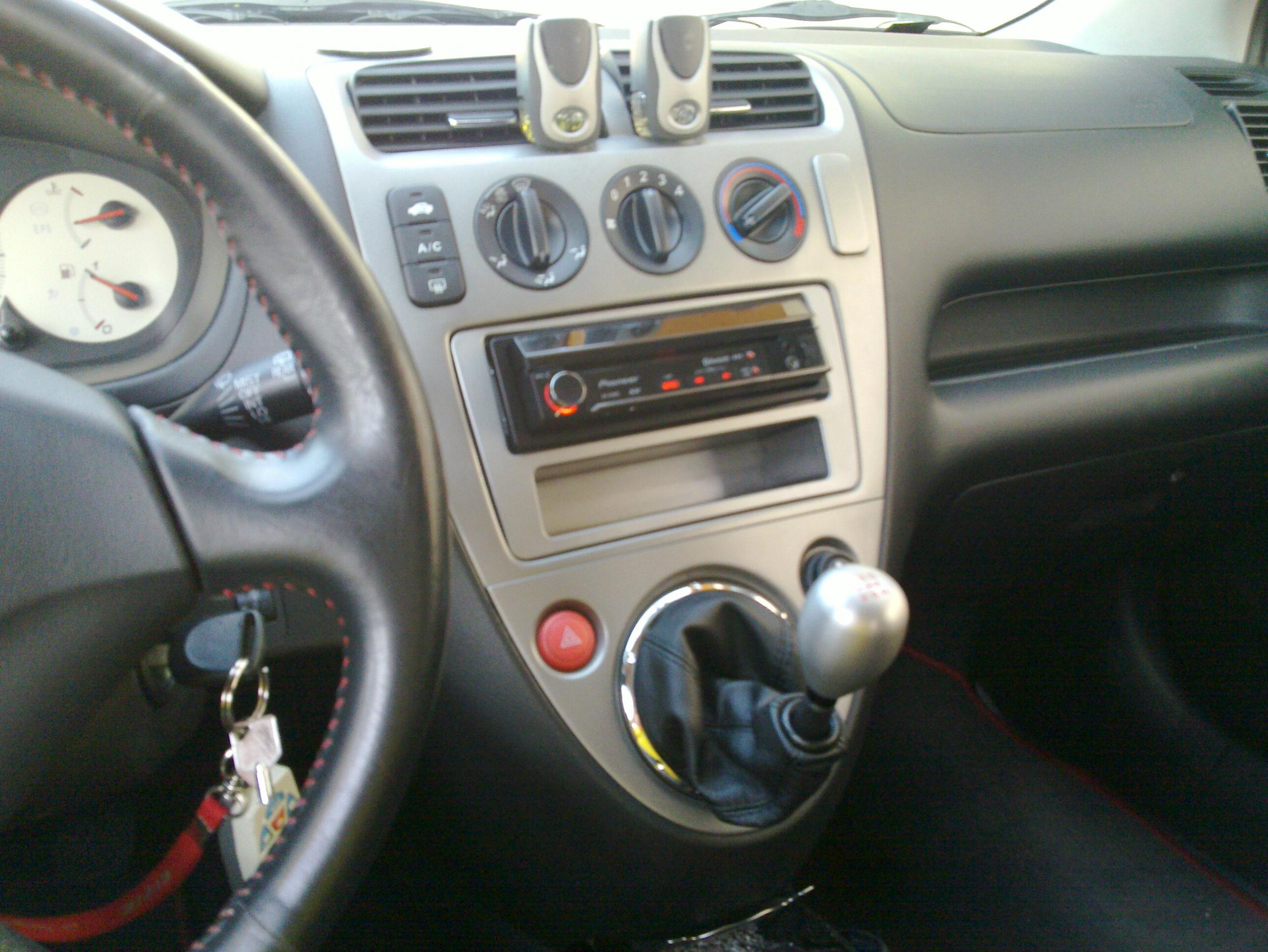AVH 5200BT 1.jpg