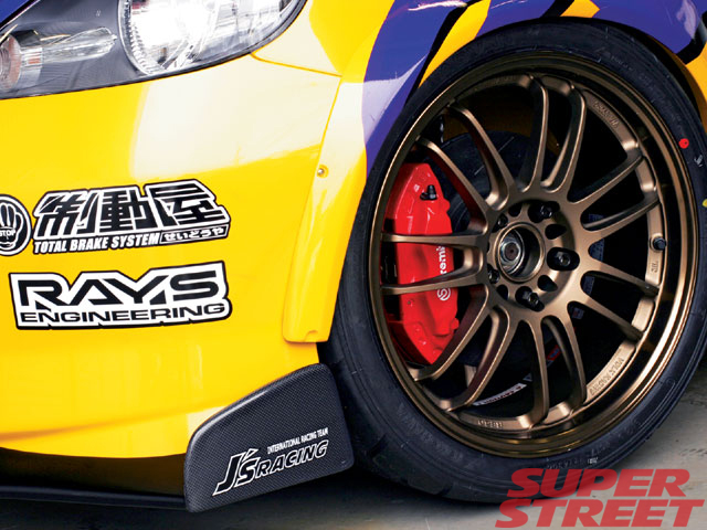 130_0705_11_z+2005_honda_fit+volk_racing_re30_wheel.jpg