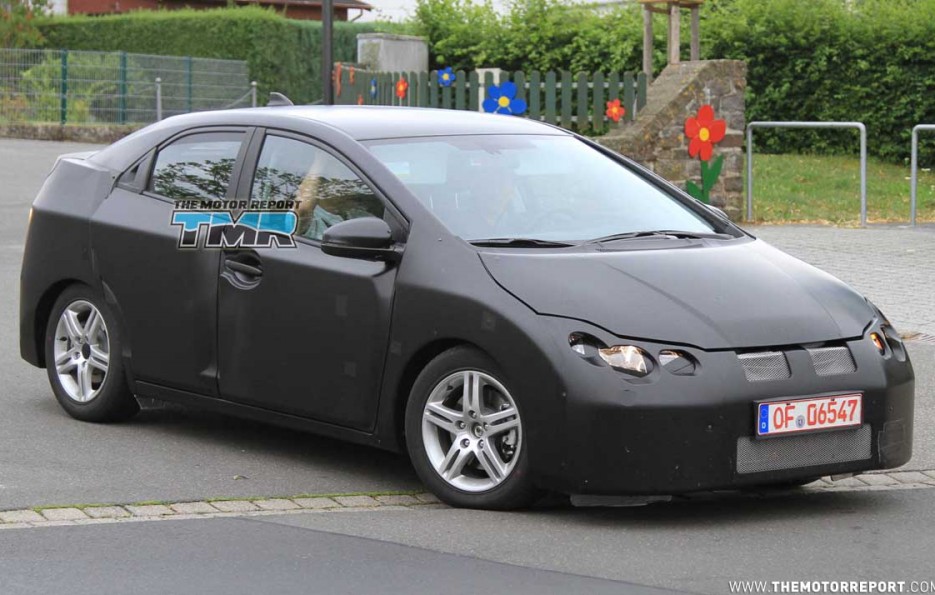 2012_honda_civic_euro_hatch_spy_photos_01-4c48ddb083875-935x595.jpg