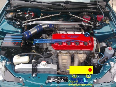Motorraum mit Behälter.JPG