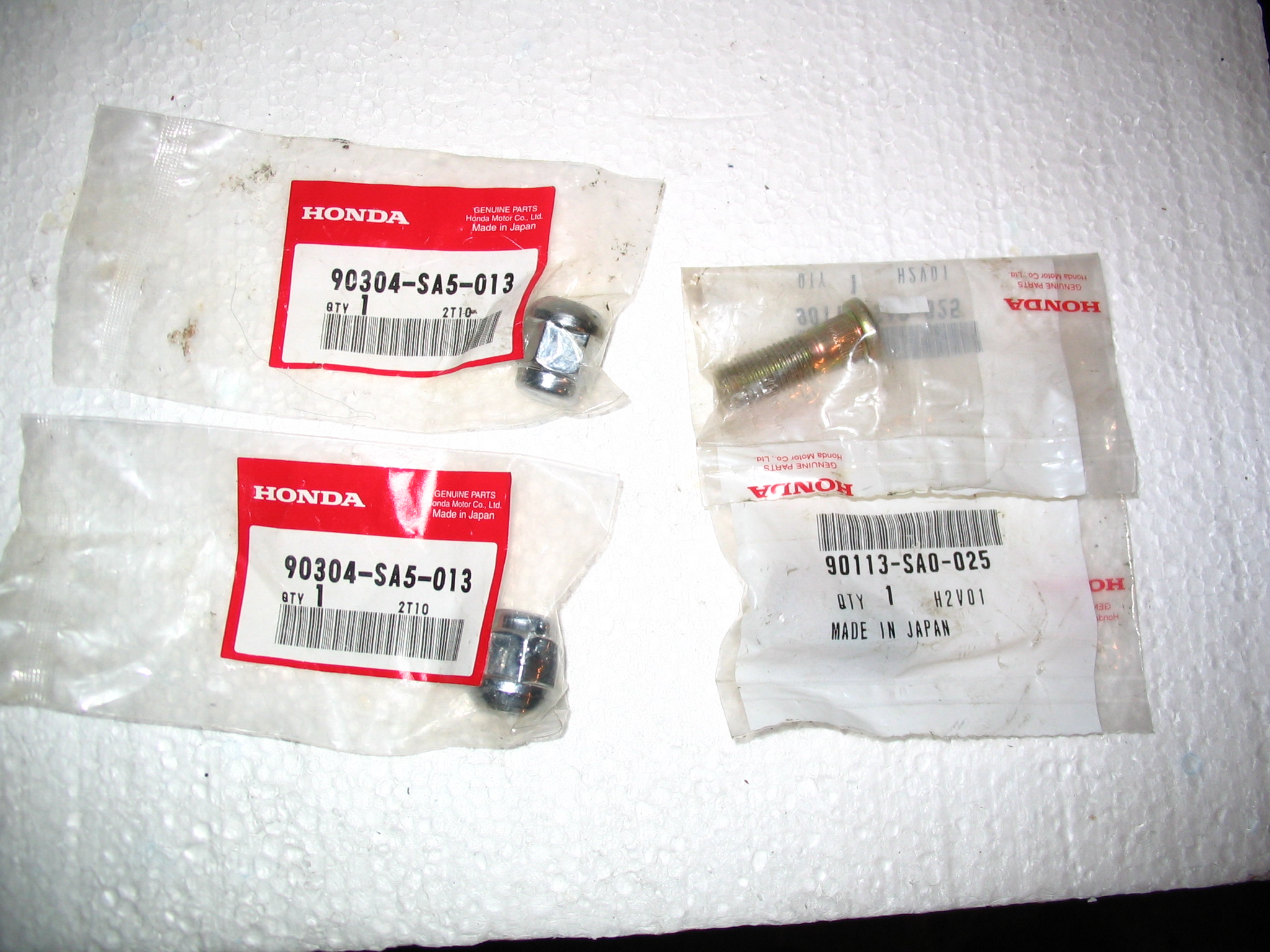 Radmuttern und Radbolzen (1).JPG