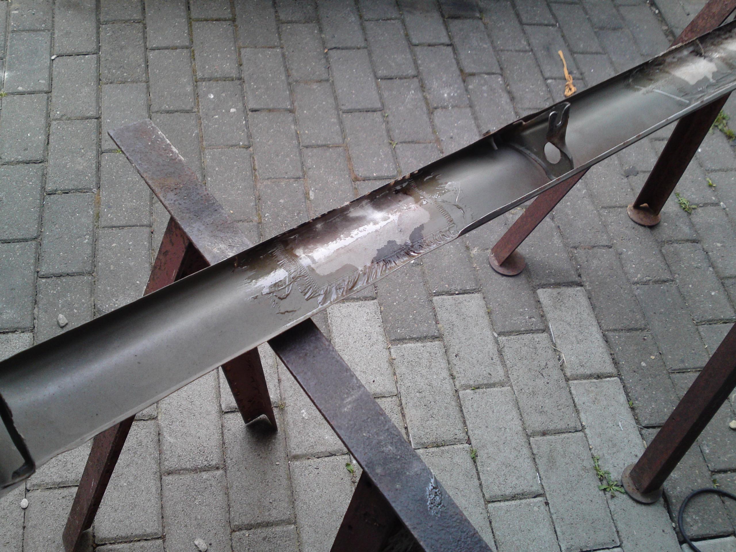 glasfaser auf rostloch.JPG
