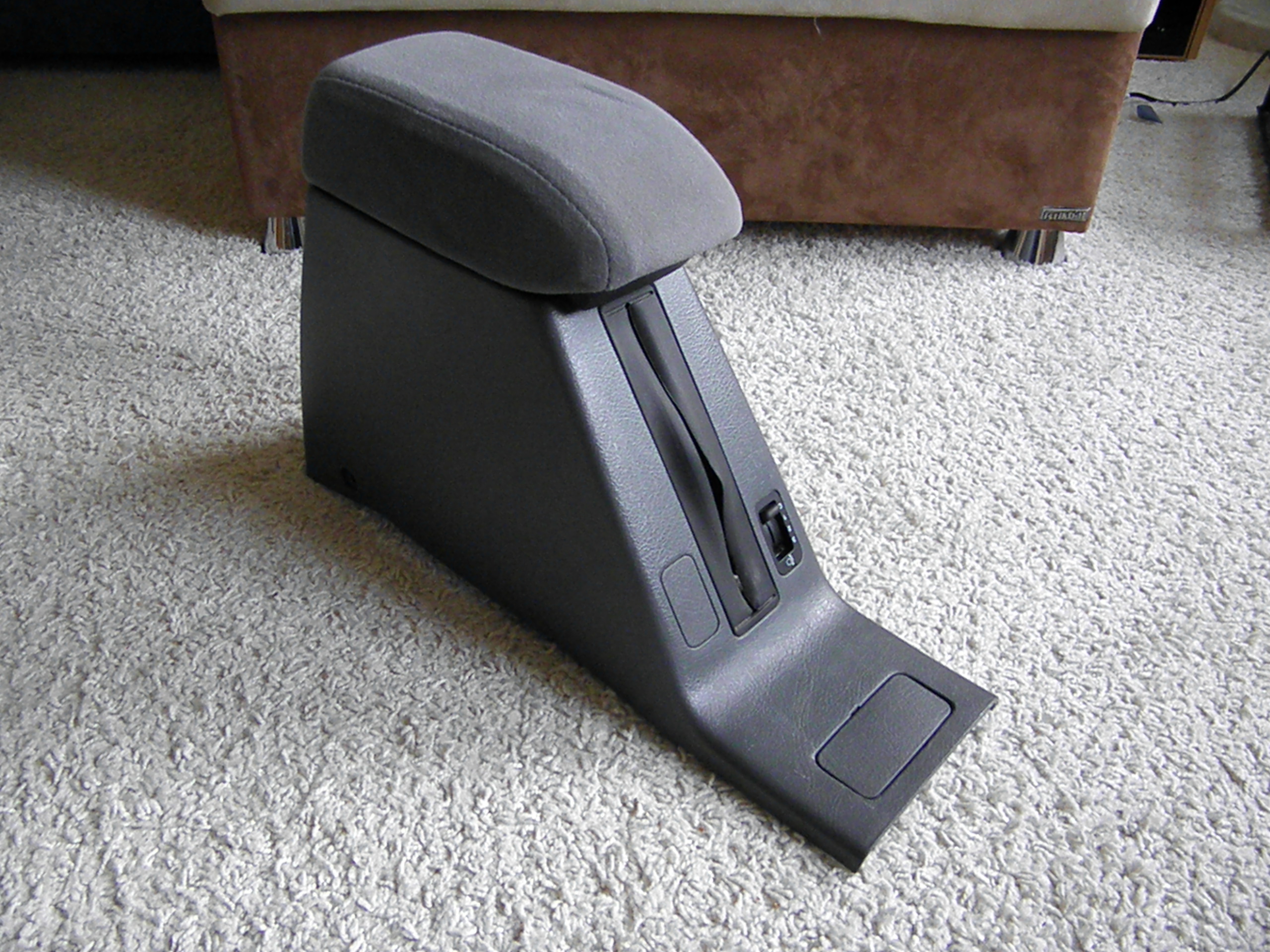 Armrest 001.JPG
