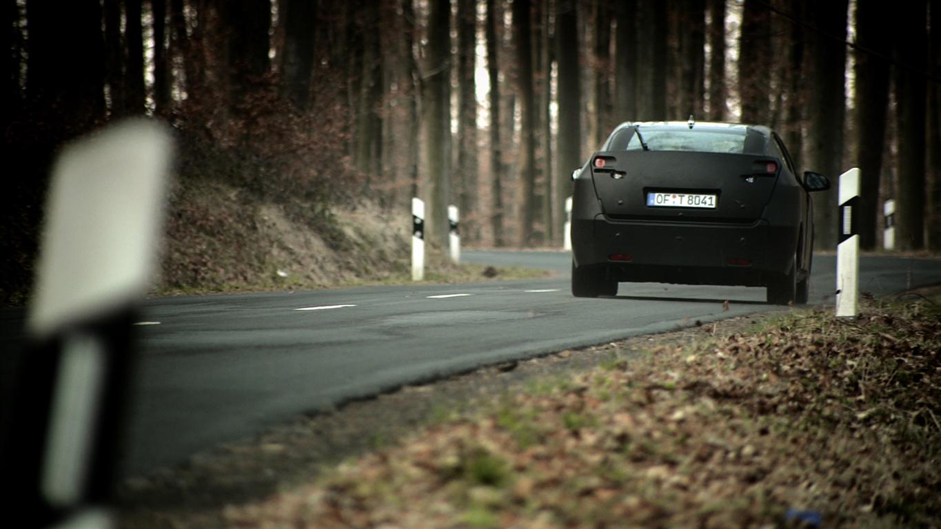 15572_Der_neue_Honda_Civic__Hohe_Leistung,_niedrige_Emissionen (Medium).jpg