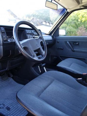 VW-Golf-II_Vordersitze.JPG