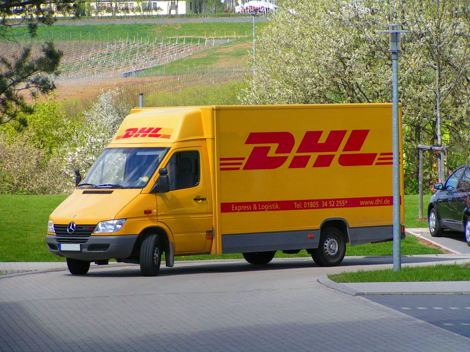 DHL-Fahrzeug.jpg