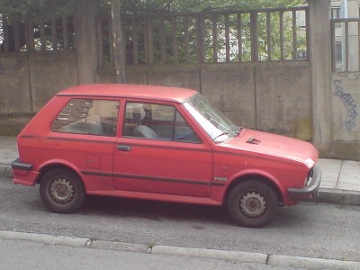 800px-Yugocoche.jpg