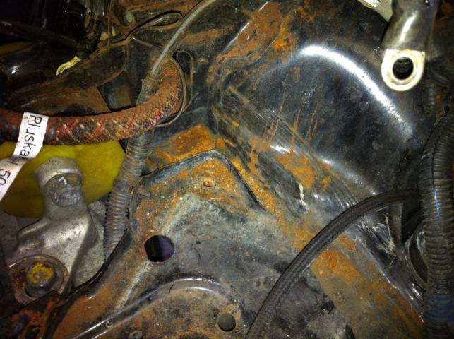 Motorraum nach Ausbau des Motors.JPG