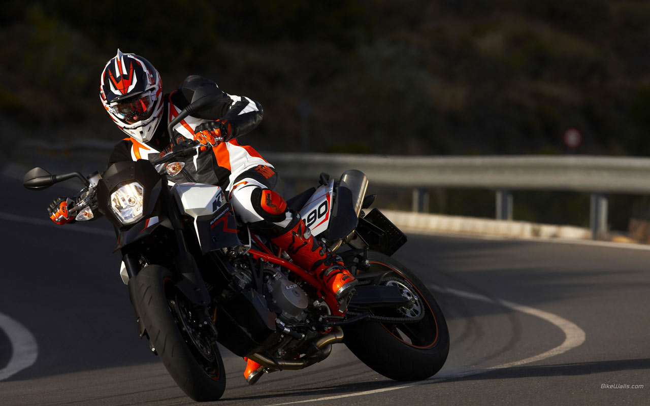 KTM%20990%20SMR%201280x800_c12.jpg
